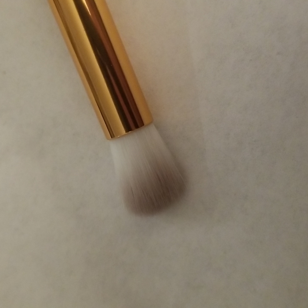 4/25 bundle item. FARAH Blender Brush 25E